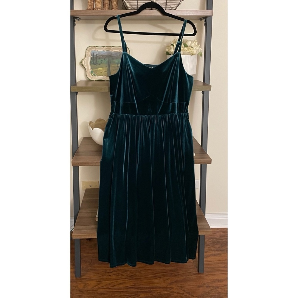 Torrid Green Velvet Spaghetti Strap Midi Dress Green, Size 1 or 14/16